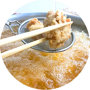 オカヤスは、80年以上にわたって日本の食文化とともに歩み続け、これからも食べることへの楽しさを応援してまいります。